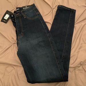 BRAND NEW!!! Classic high waisted skinny jeans
